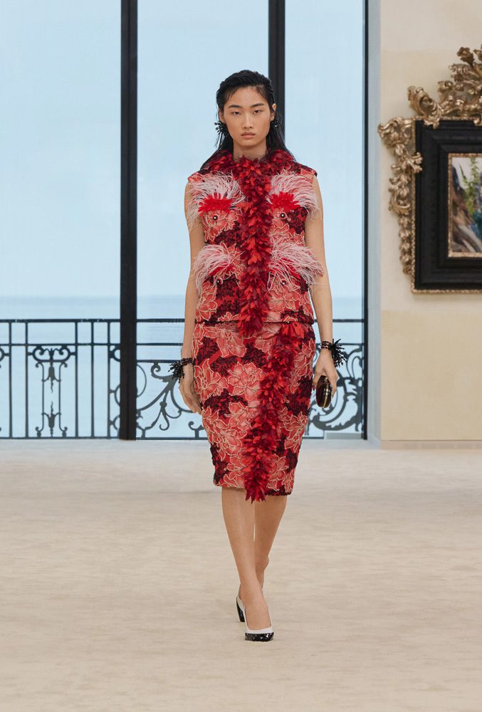 Matthieu Blazy Channels the Seaside Ease of Biarritz for Chanel Cruise 2027 16 Chanel Cruise 2027 Full Look Preview 16