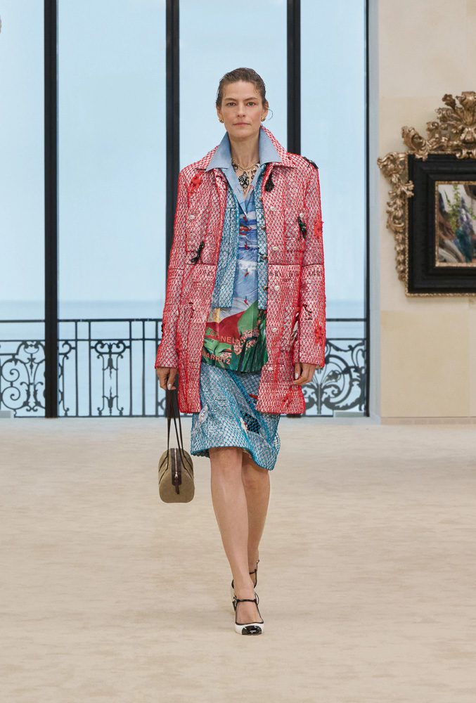 Matthieu Blazy Channels the Seaside Ease of Biarritz for Chanel Cruise 2027 17 Chanel Cruise 2027 Full Look Preview 17
