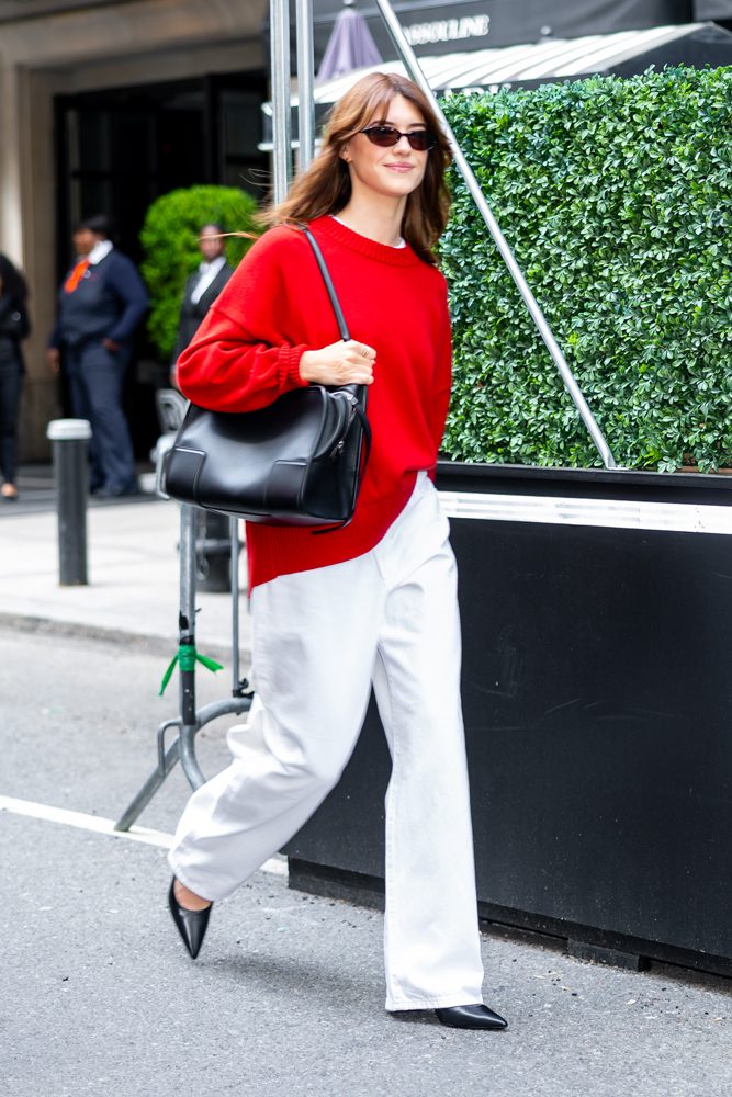 Daisy Edgar Jones Loewe Amazona 180