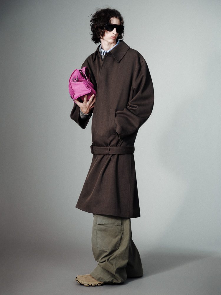 Pierpaolo Piccioli Reimagines Balenciaga's Couture Codes for Resort 2027 7 Balenciaga Resort 2026 Bags 15