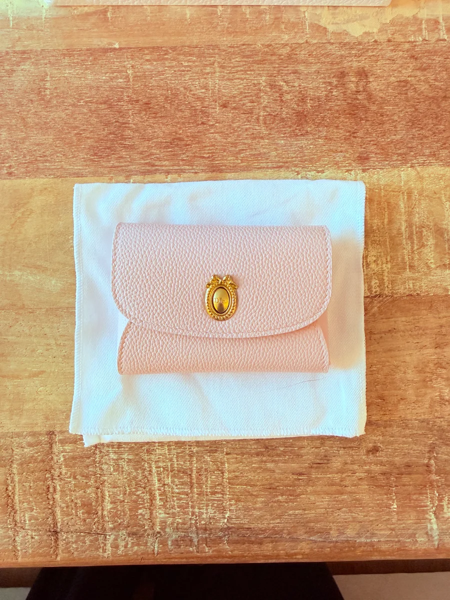 Dior Me?daillon Daylily card holder JA