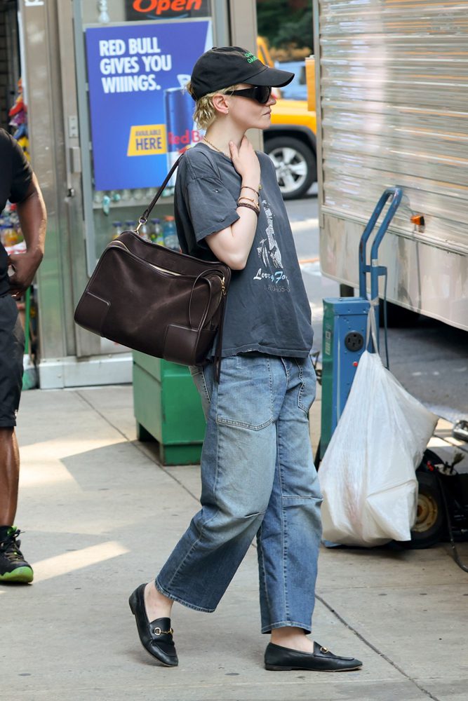 Julia Garner Loewe Amazone 180