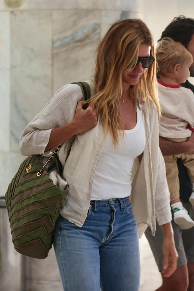 Housewives and Hollywood Icons Wow With Bold Birkins and More in This Week’s Celeb Bag Roundup 4 Giselle Bunchen Chanel Tote