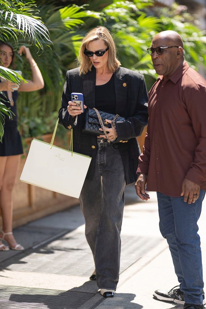 Celebrities Just Can’t Get Enough of Matthieu Blazy’s Chanel Bags 5 Margot Robbie Chanel Flap 2