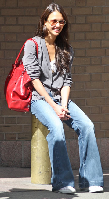jessica alba tods handbag1