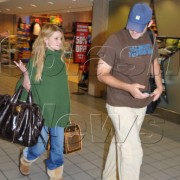 Jessica Simpson with her travel bags