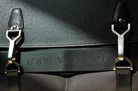 Louis Vuitton Black Taiga Leather Dersou Messenger Bag - Yoogi's Closet